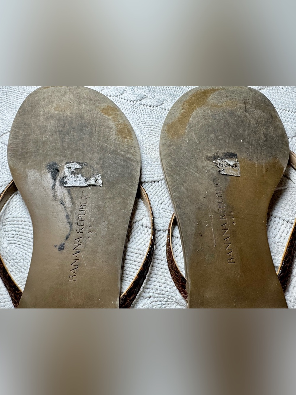 Banana Republic Factory Brown Faux Snake Skin Trim Flip Flops - Picture 11 of 12